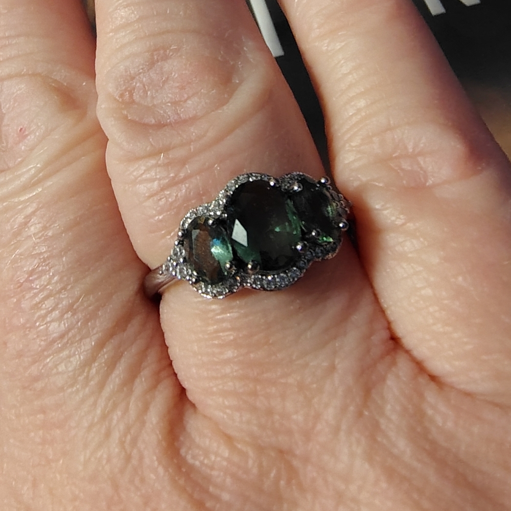 Elegant Silver and Green Gemstone Ring
